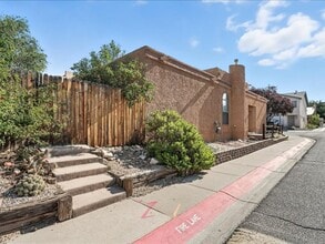 7901 Cockatoo Ln NE in Albuquerque, NM - Building Photo - Building Photo