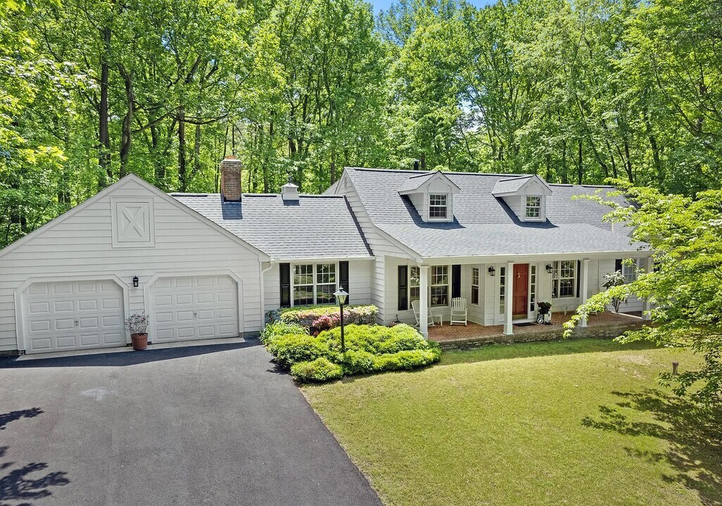 7140 Persimmon Ln in Owings, MD - Building Photo