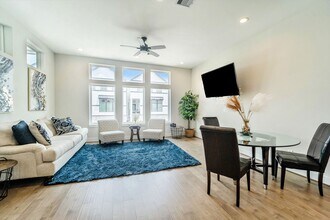 5341 Donovan Gdns Ln in Houston, TX - Foto de edificio - Building Photo