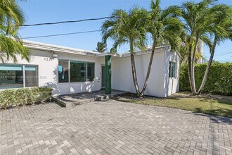 1231 Stillwater Dr in Miami Beach, FL - Building Photo - Building Photo