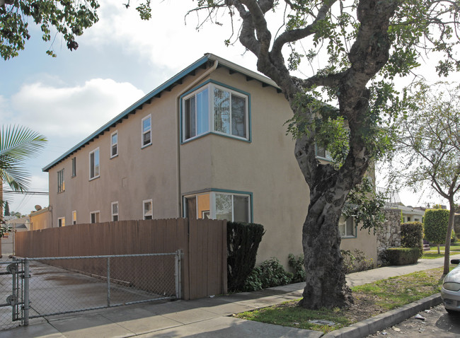 2260 Pine Ave in Long Beach, CA - Building Photo - Building Photo