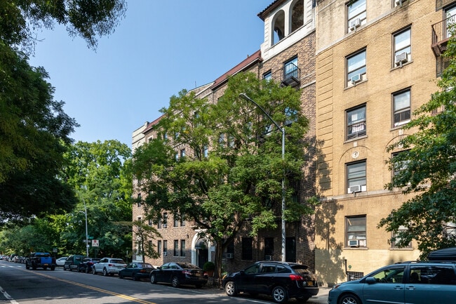 222 Seaman Ave in New York, NY - Foto de edificio - Building Photo