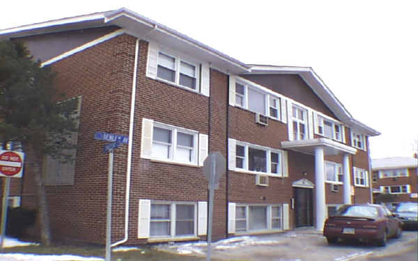 10153 Hartford Ct in Schiller Park, IL - Building Photo