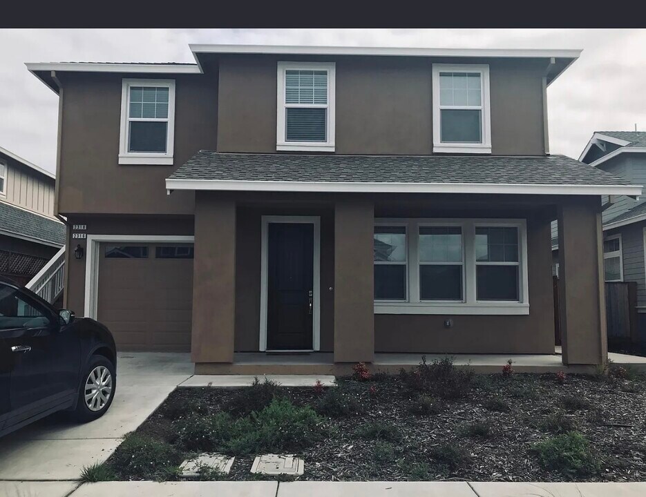 2316 Dancing Penny Way in Santa Rosa, CA - Building Photo