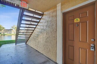 351 Palm Way in Pembroke Pines, FL - Building Photo - Building Photo