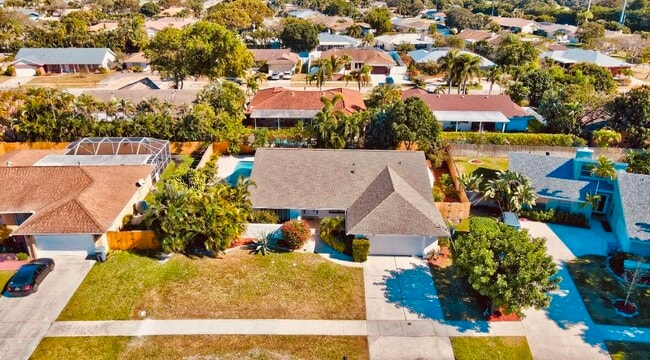 17768 Maplewood Dr in Boca Raton, FL - Foto de edificio - Building Photo