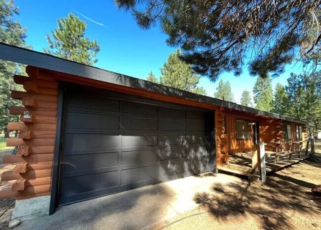 14575 Crossroads Loop in Sisters, OR - Building Photo - Building Photo