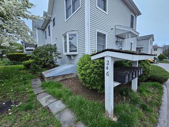 246 Seaside Ave in Stamford, CT - Building Photo - Building Photo