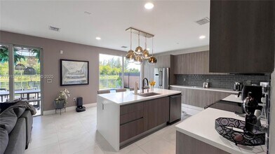 6761 NW 103rd Ave in Doral, FL - Building Photo - Building Photo