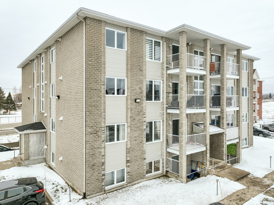 3318 René-Vigneron Rue in Québec, QC - Building Photo