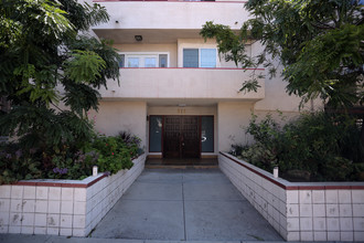 916 S Sherbourne Dr in Los Angeles, CA - Building Photo - Building Photo