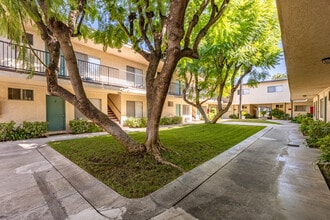 Stonegate Apartments in West Covina, CA - Building Photo - Building Photo