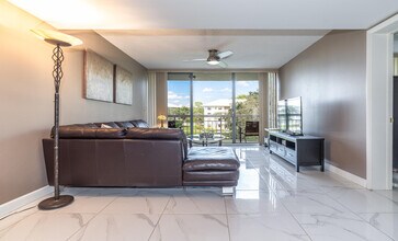 6217 Balboa Cir in Boca Raton, FL - Building Photo - Building Photo