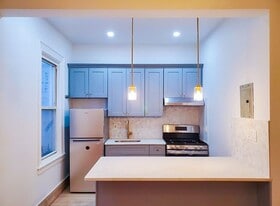 42 STREET, Unit 2F in Queens, NY - Building Photo