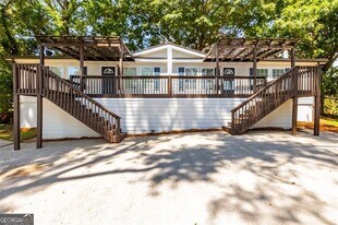 6140 Jones Rd in Flowery Branch, GA - Building Photo