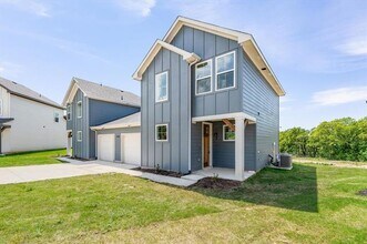 1210 Chestnut Ct in Bridgeport, TX - Building Photo - Building Photo