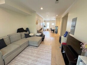 276 Paris St, Unit #3 in Boston, MA - Building Photo - Building Photo