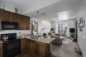 Sierra Pointe Apartments in West Des Moines, IA - Building Photo - Building Photo