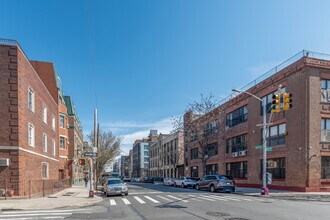 65-75 Roebling St in Brooklyn, NY - Building Photo - Building Photo