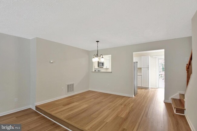 890 Bayridge Dr