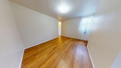 7040 Monticello St, Unit 2 in Pittsburgh, PA - Foto de edificio - Building Photo