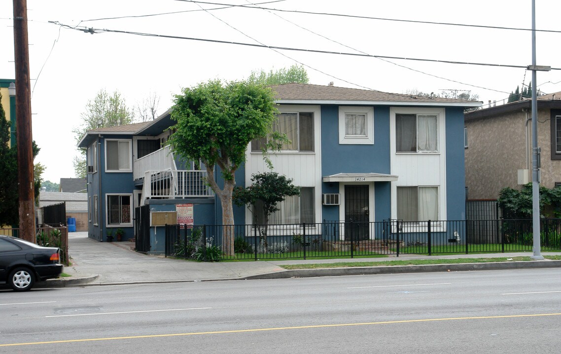 14214 Sherman Way in Van Nuys, CA - Building Photo