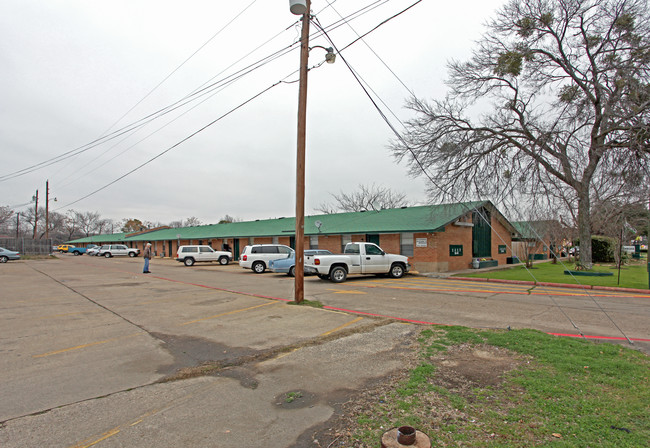 Sunrise Suites Apartments in Irving, TX - Building Photo - Building Photo