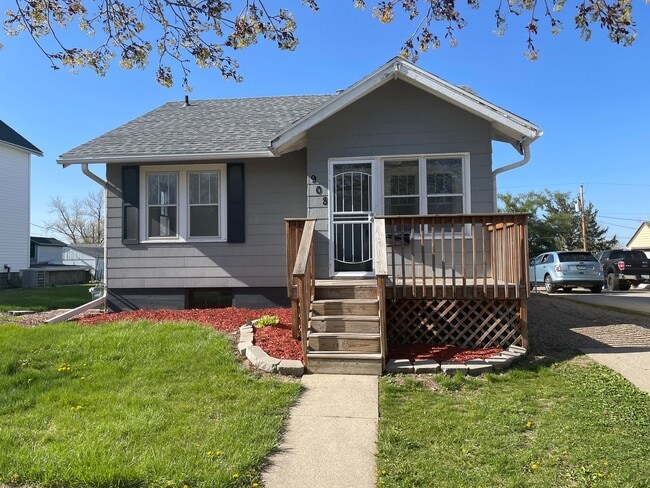 property at 908 E Anson St