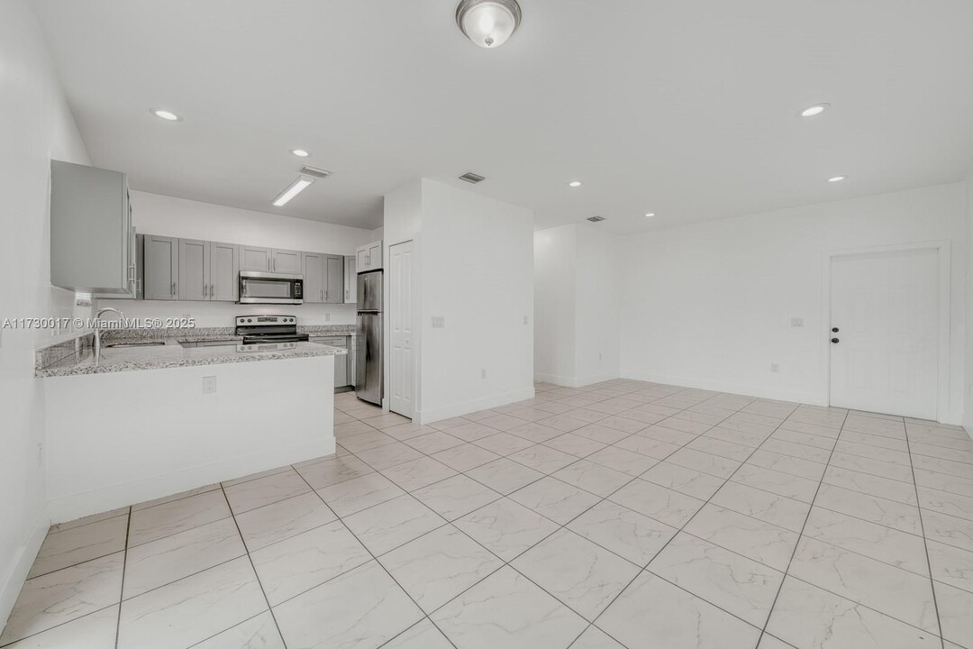 14708 NE 7th Ave, Unit 14708 in Miami, FL - Building Photo