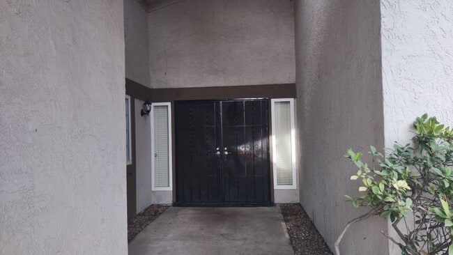 8956 Red Leaf Way in Sacramento, CA - Building Photo - Building Photo