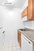 393 W 49th St in New York, NY - Building Photo - Building Photo