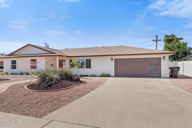 8112 E Virginia Ave in Scottsdale, AZ - Foto de edificio - Building Photo