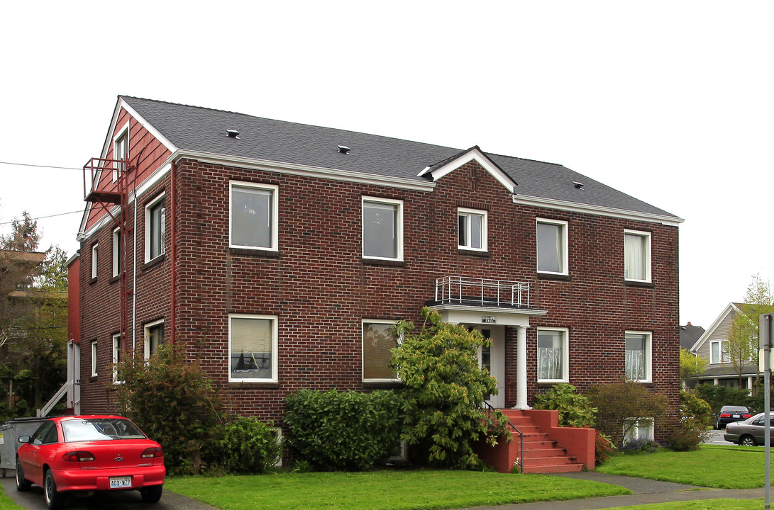 Roda Apartments in Everett, WA - Foto de edificio