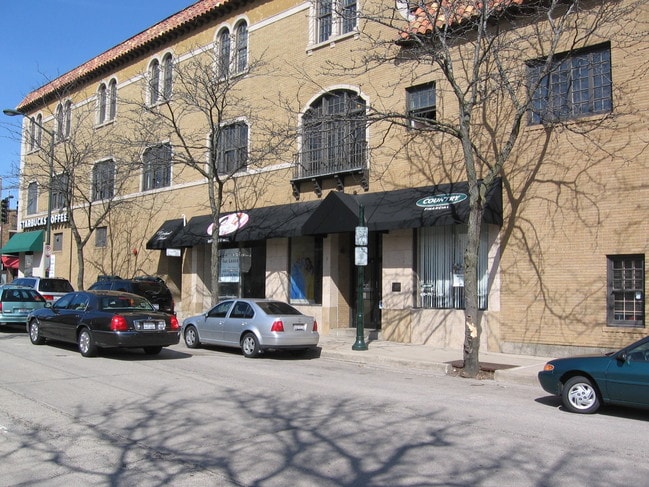 101-105 E Main St in St. Charles, IL - Building Photo - Building Photo