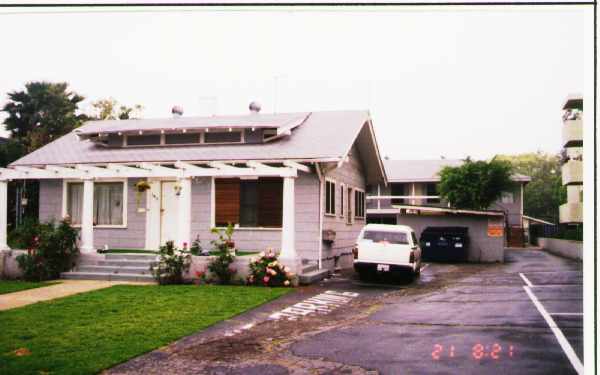 145 S Sierra Madre Blvd in Pasadena, CA - Foto de edificio