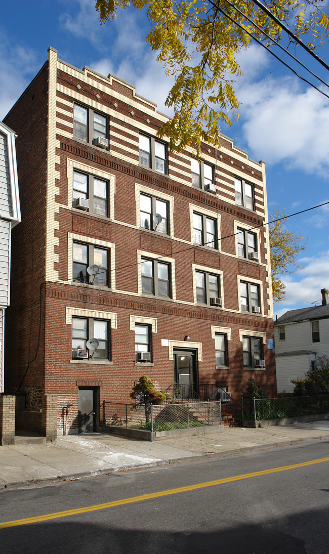 115 Radford St in Yonkers, NY - Building Photo - Building Photo