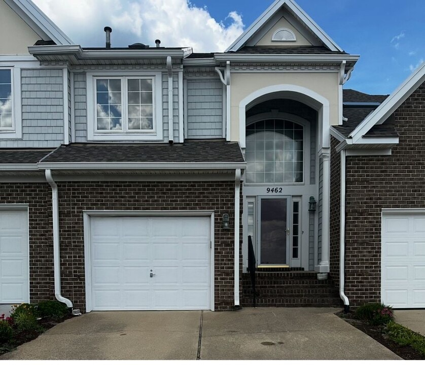 9462 Bay Front Dr in Norfolk, VA - Building Photo