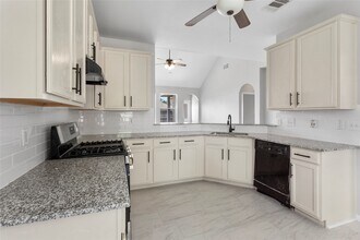 1198 Stallion Ridge in Alvin, TX - Building Photo - Building Photo