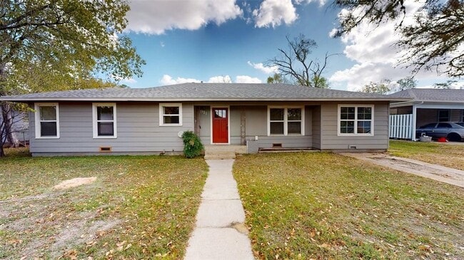 property at 911 E North Ave