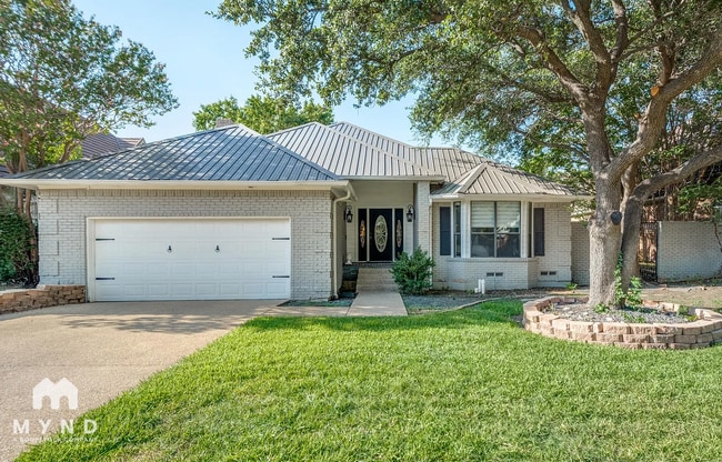 property at 2005 Crockett Ct