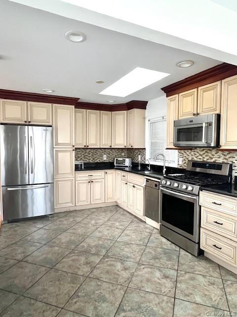 143 Delaware Ave in Bay Shore, NY - Building Photo - Building Photo