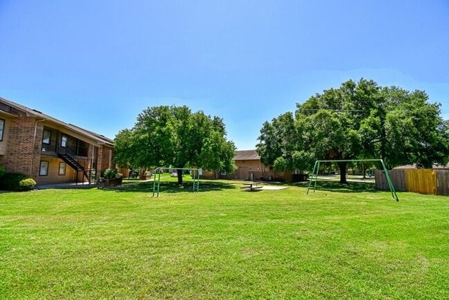 1845 5th St in Hempstead, TX - Building Photo - Building Photo