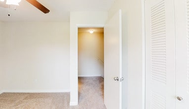 The Hills at Oakwood Apartment Homes in Chattanooga, TN - Building Photo - Interior Photo