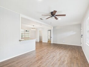 207 Skylark Dr in Fredericksburg, TX - Building Photo - Building Photo