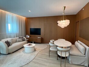 31 SE 5th St, Unit 392 in Miami, FL - Building Photo - Building Photo