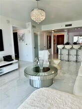 31 SE 5th St, Unit 2207 in Miami, FL - Building Photo - Building Photo