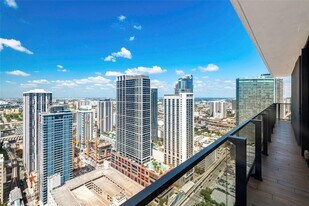 398 NE 5th St in Miami, FL - Building Photo