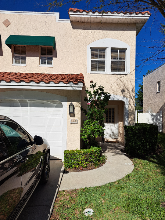 5678 Samter Ct in Tampa, FL - Foto de edificio