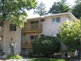 Auburn Place Apartments in East Lansing, MI - Foto de edificio - Building Photo