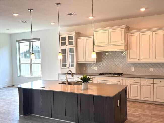 1215 Tallow Park Ln in Pinehurst, TX - Building Photo - Building Photo